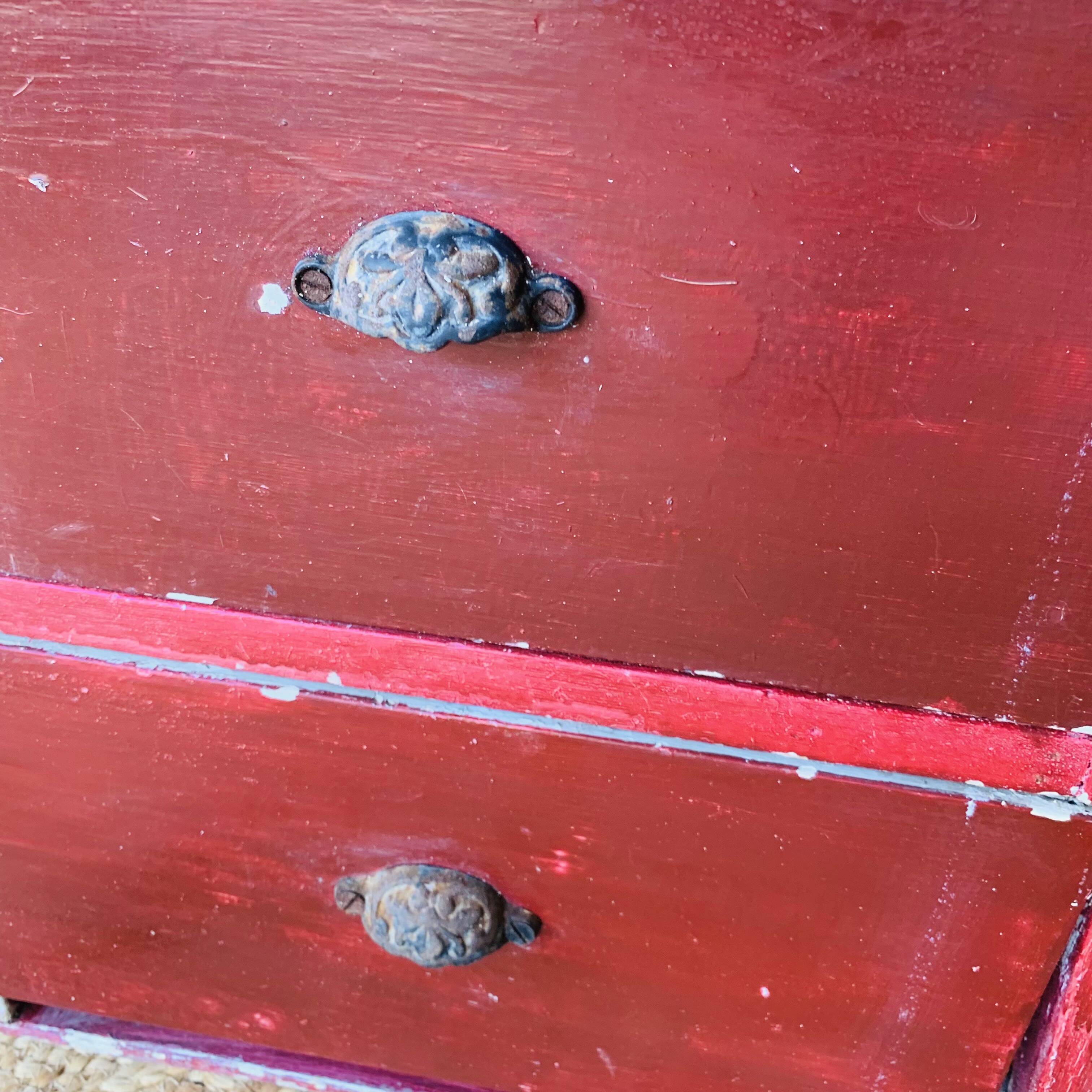 Atypical 4-drawer chest of drawers
