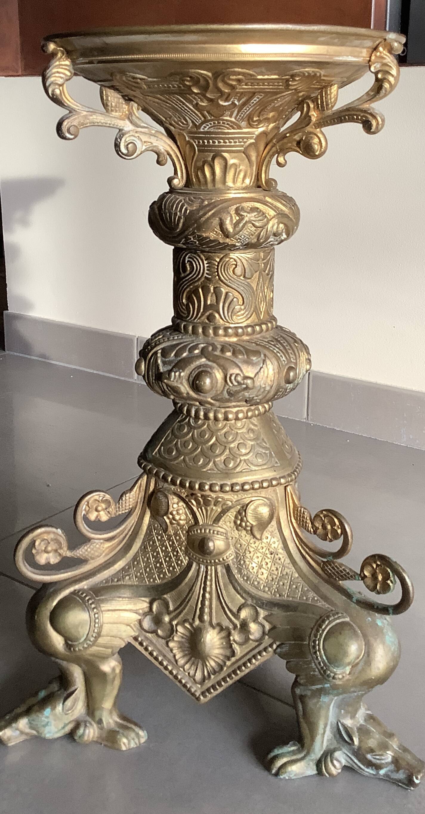 Large bronze candlestick with tripod and winged dog decoration, 19th century.