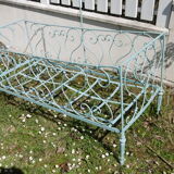 Wrought iron bed and his Swan-neck