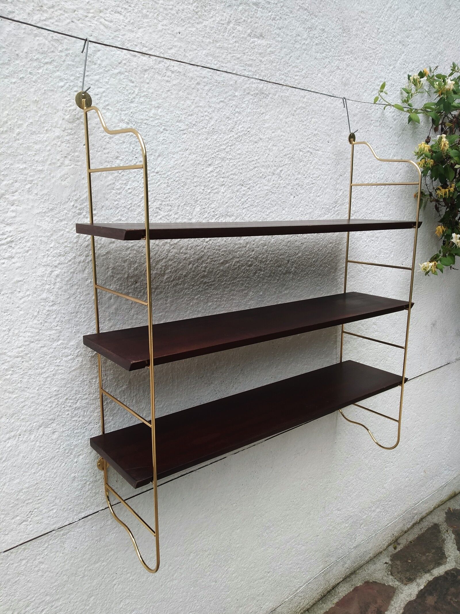 Etagère murale string bois-métal doré