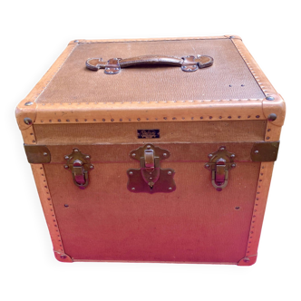 Trunk or hat suitcase delion 21 to 23 passage jouffroy paris - vintage
