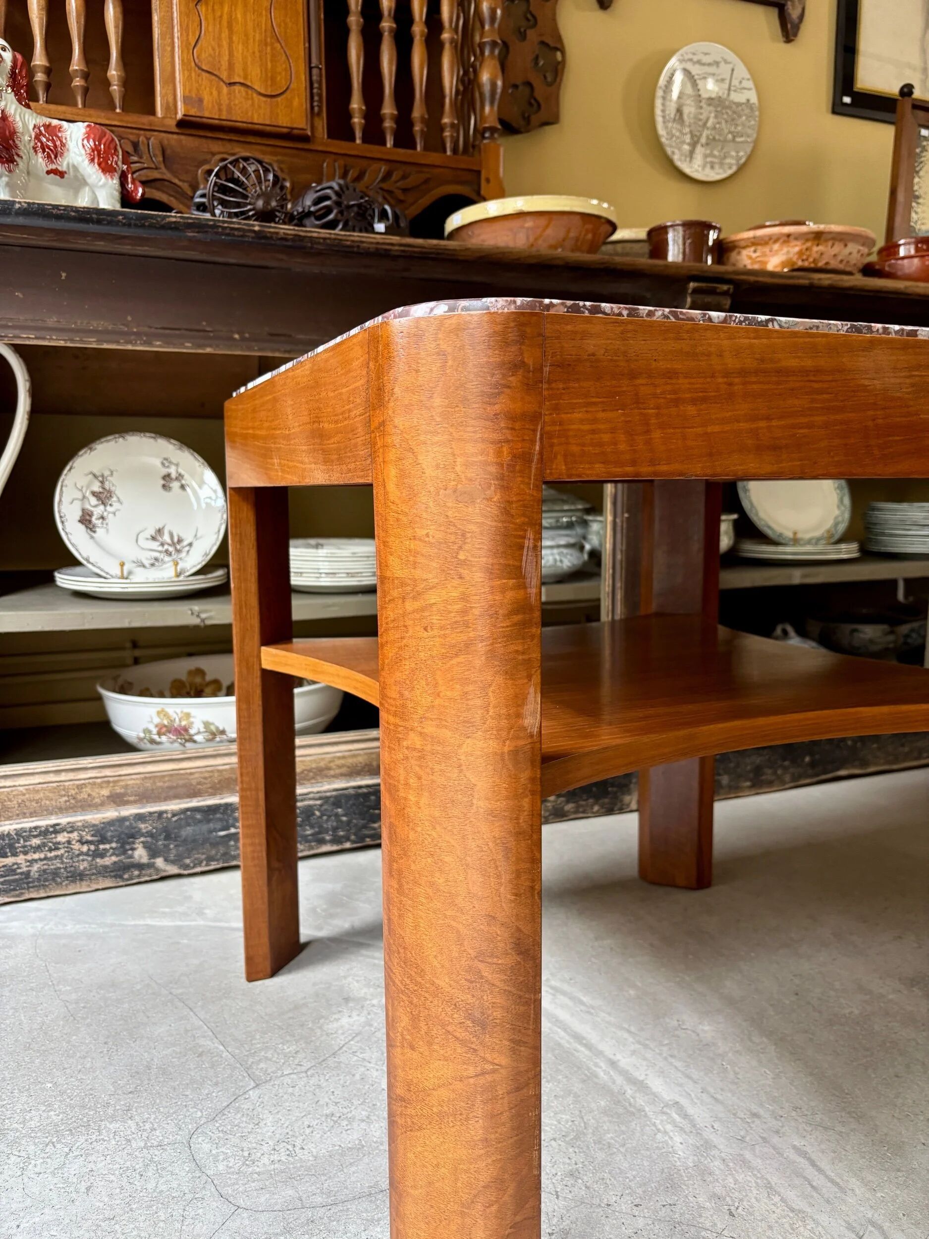 Square side table in wood and red marble 60 x 60 cm