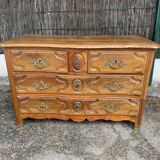 Parisian chest of drawers in walnut Louis XV period with secret drawer, 18th century.