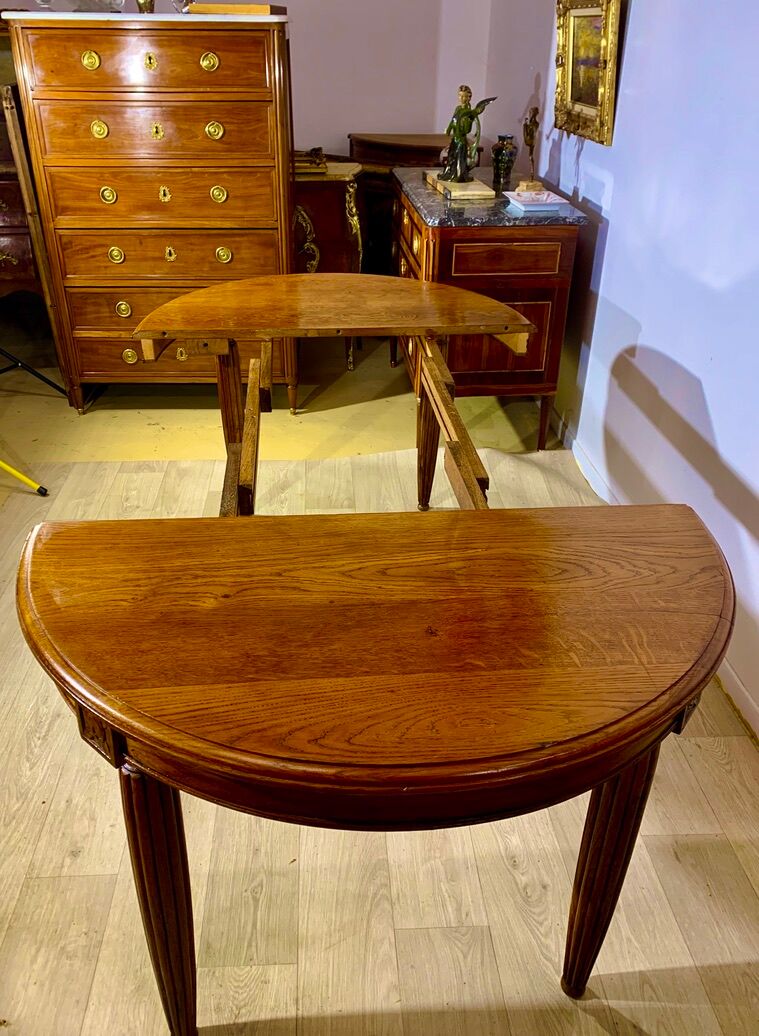 OVAL TABLE Art Deco period 1920 in solid oak, possibility of extensions
