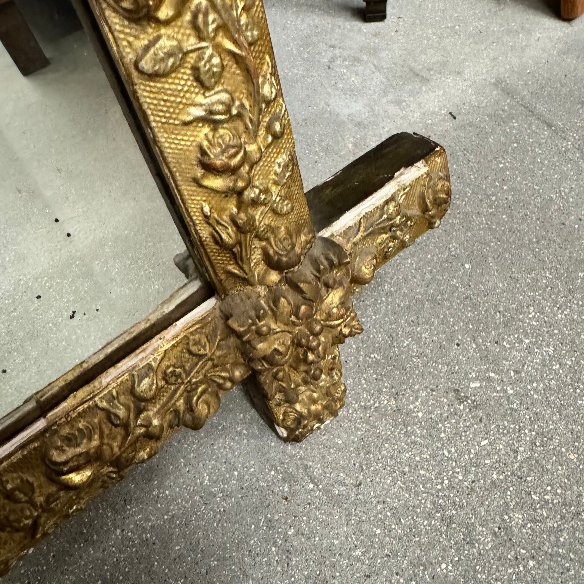 Louis XVI style pediment mirror in gilded wood – 19th century - H118c