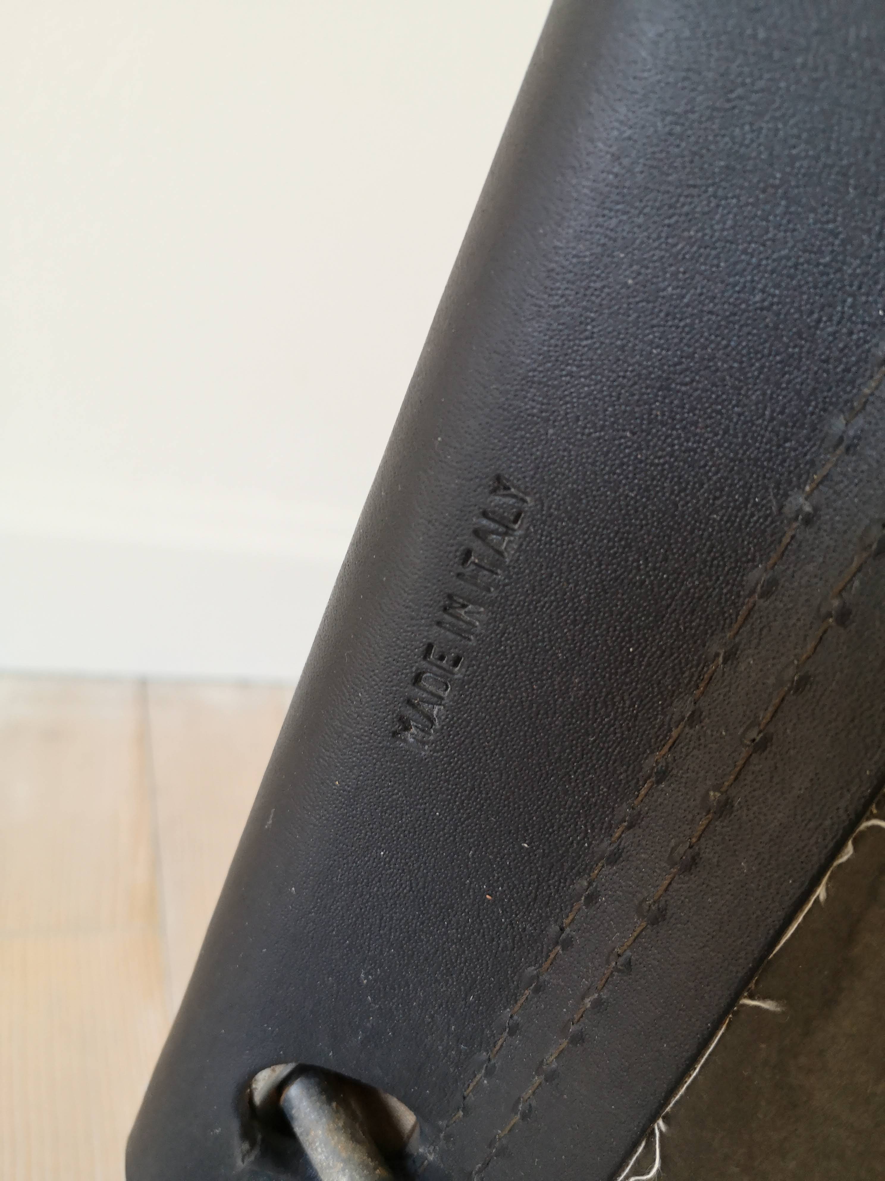 Black leather armchair Matteo Grassi