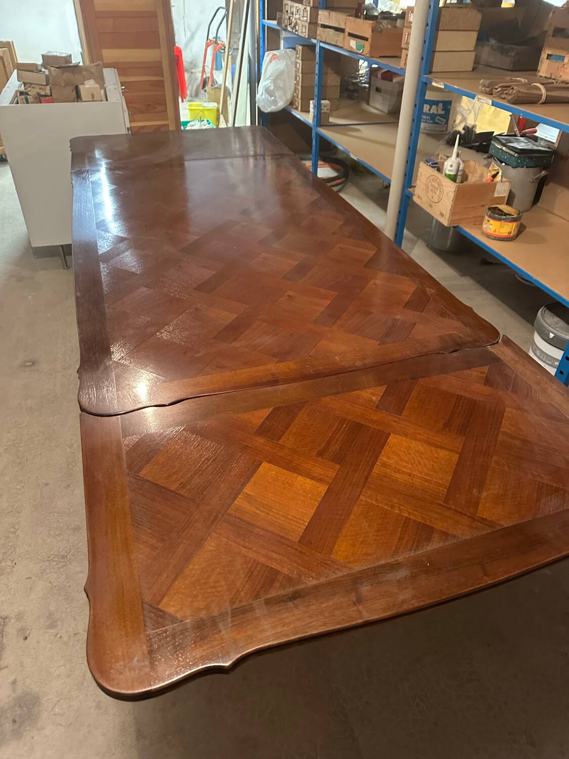 Large extendable dining table in Louis XV style – marquetry