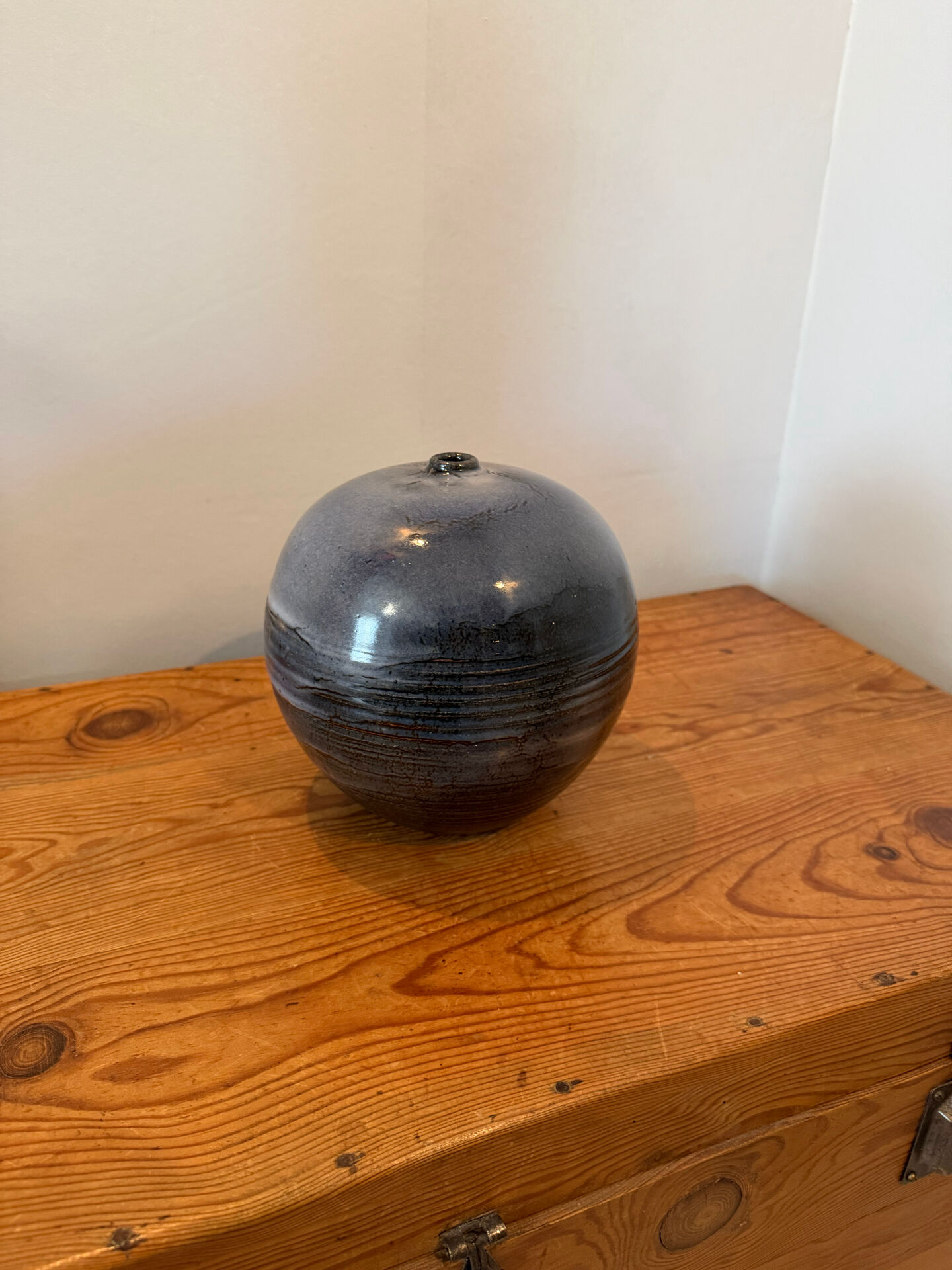 Vase boule signé en grès émaillée dans le goût de Antonio Lampecco