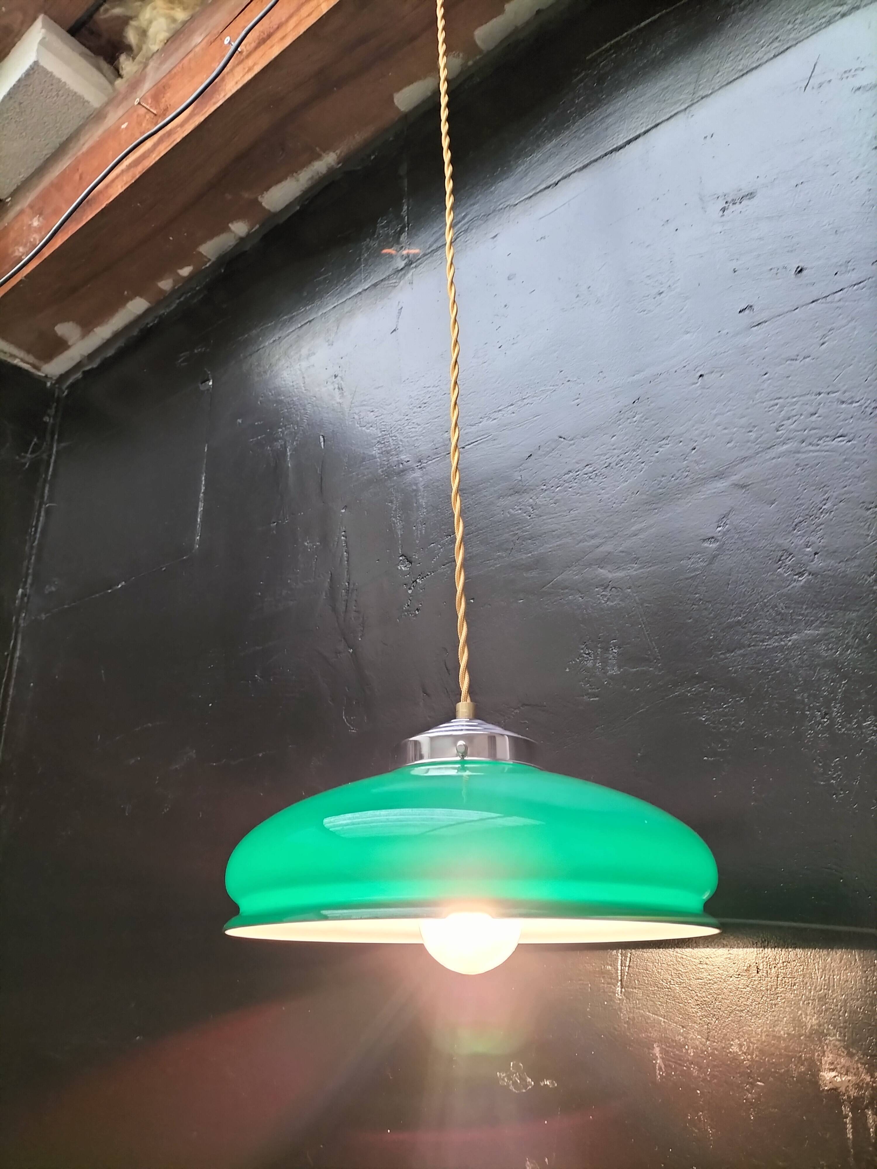 Green opaline suspension