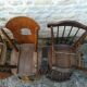Chaises de bistrot dépareillées
