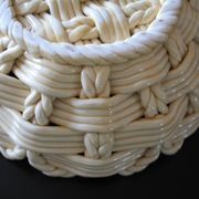 Corbeille/vide poche en céramique tressée