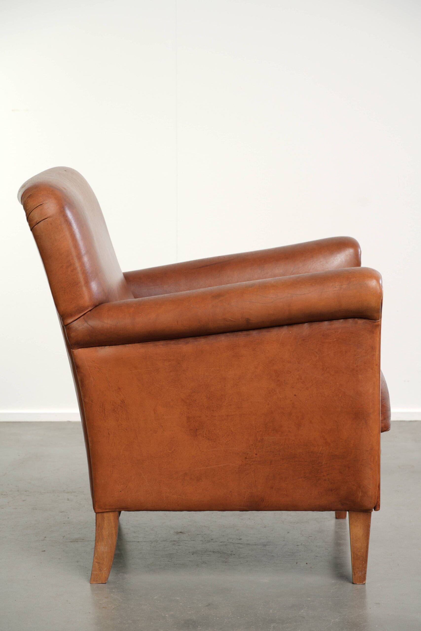 Timeless sheepskin armchair with beautiful colours and a good design