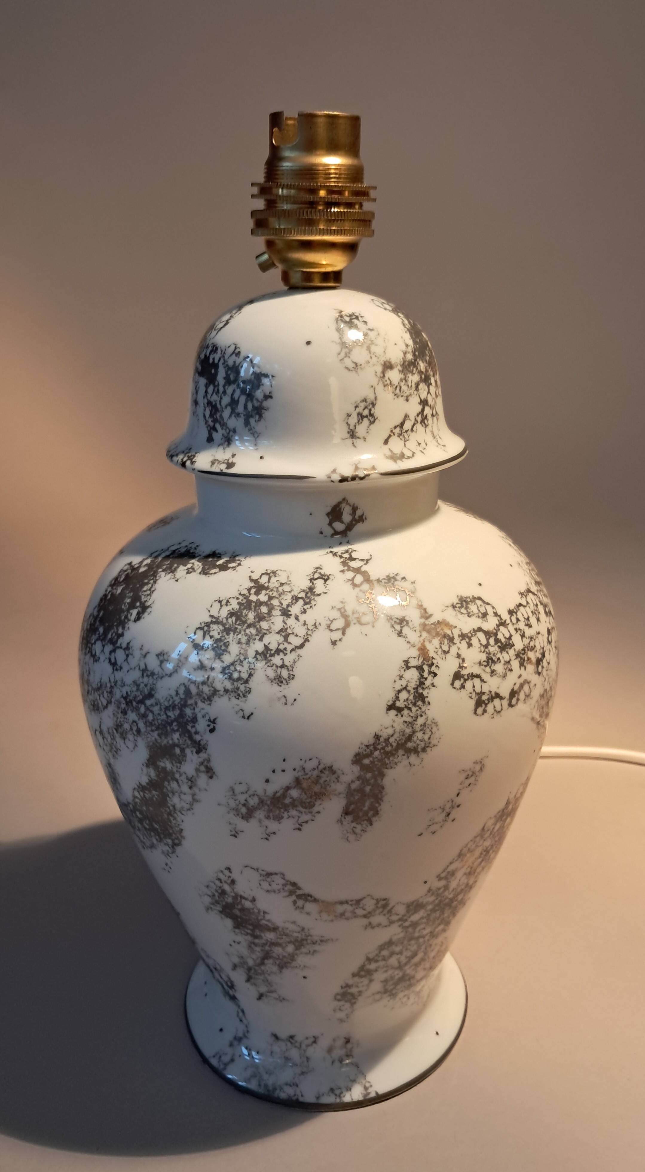 Fine porcelain lamp, hand-painted decoration. Laure Selignac, Paris.