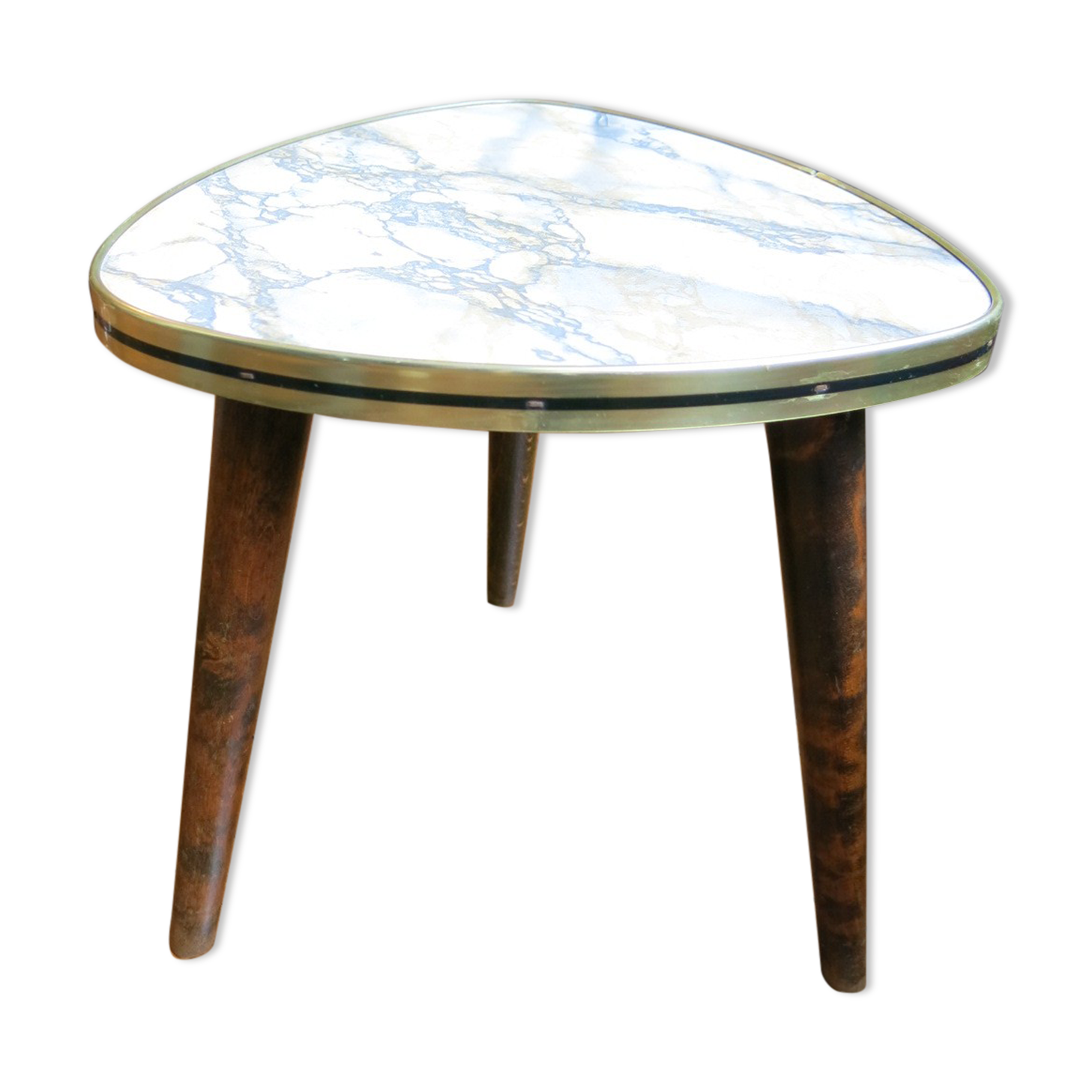 Small tripod table compass feet in formica marbled effect and brass strapping Vintage 50s 60s