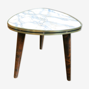 Small tripod table compass feet in formica marbled effect and brass strapping Vintage 50s 60s