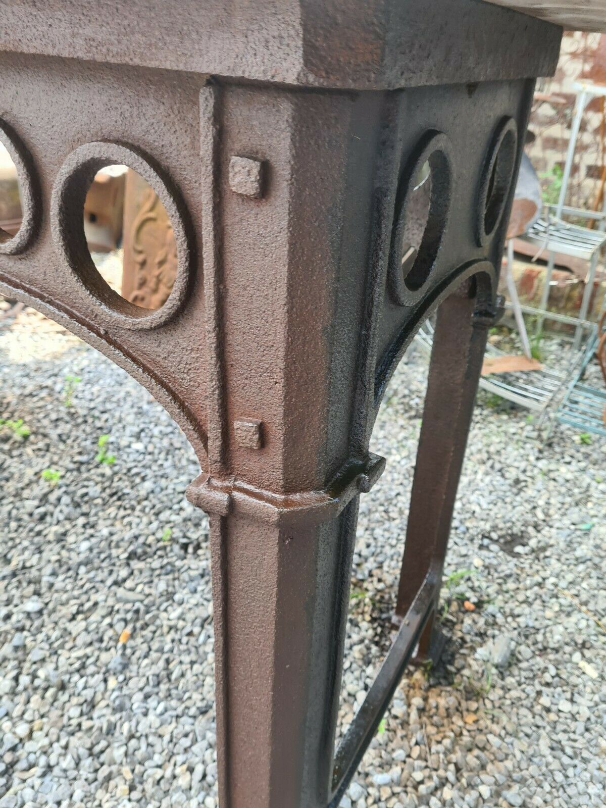 Industrial console table in cast iron and marble