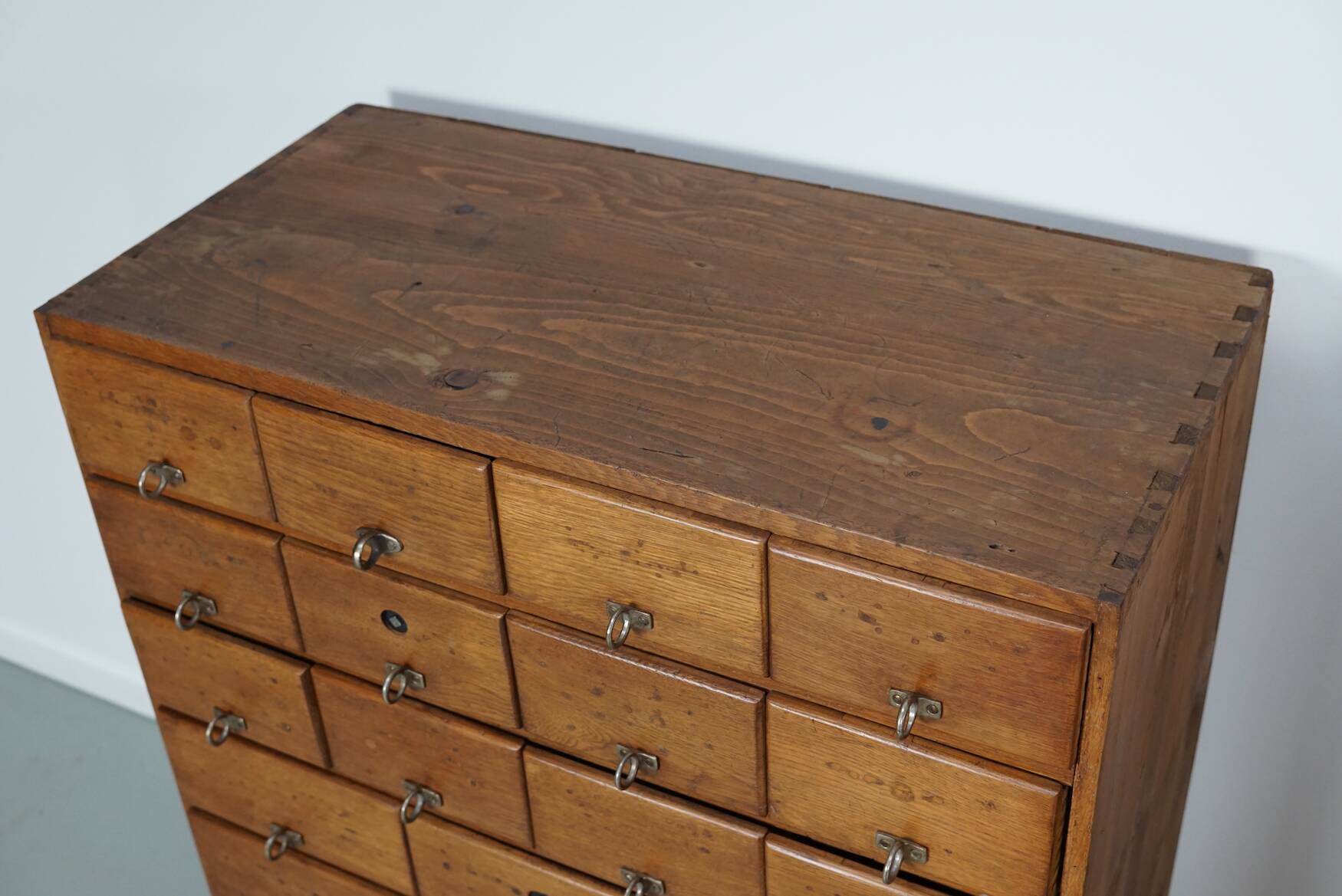 Armoire d'apothicaire vintage allemande en pin et chêne, années 1950