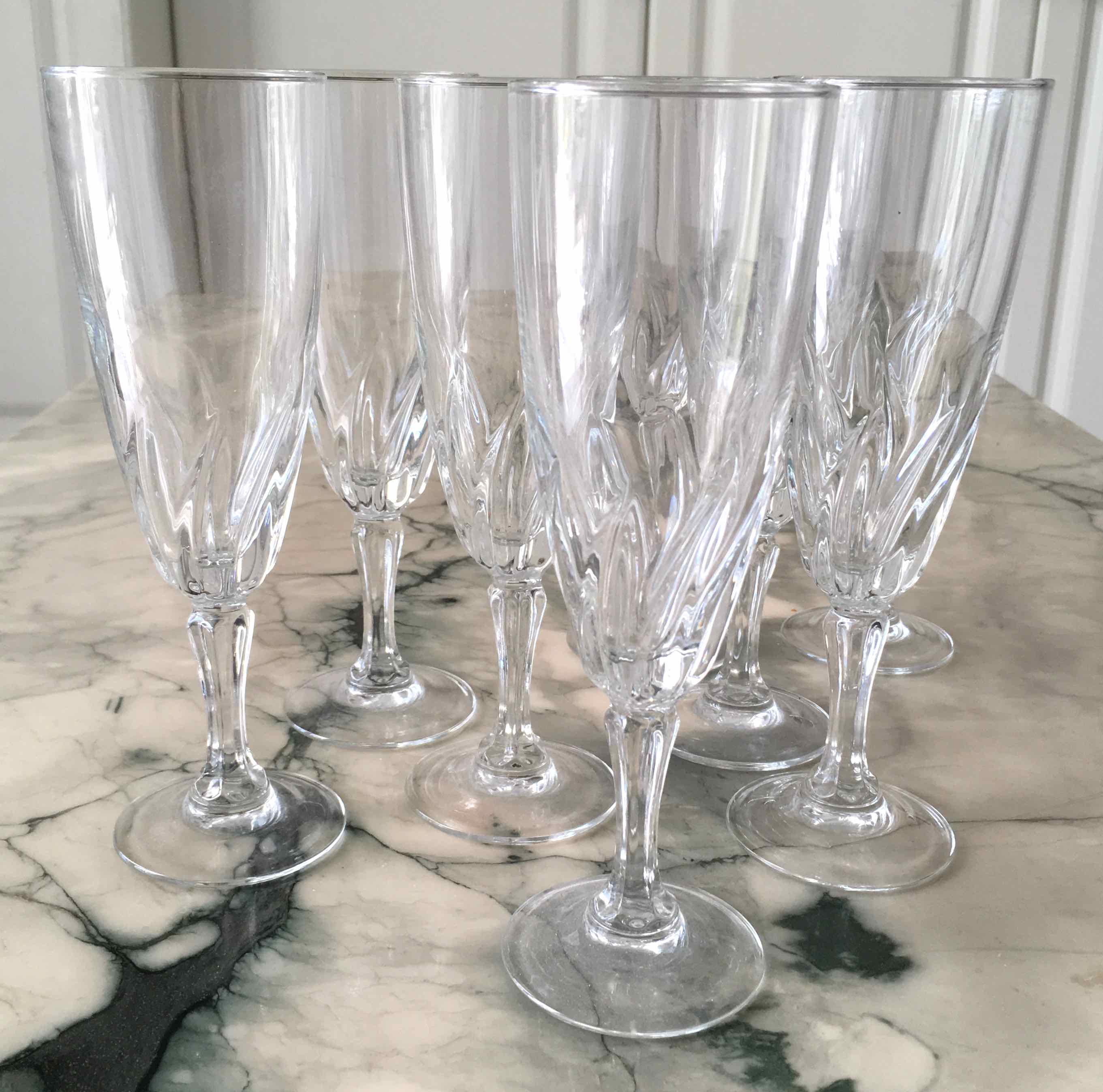 Set 8 vintage champagne flutes