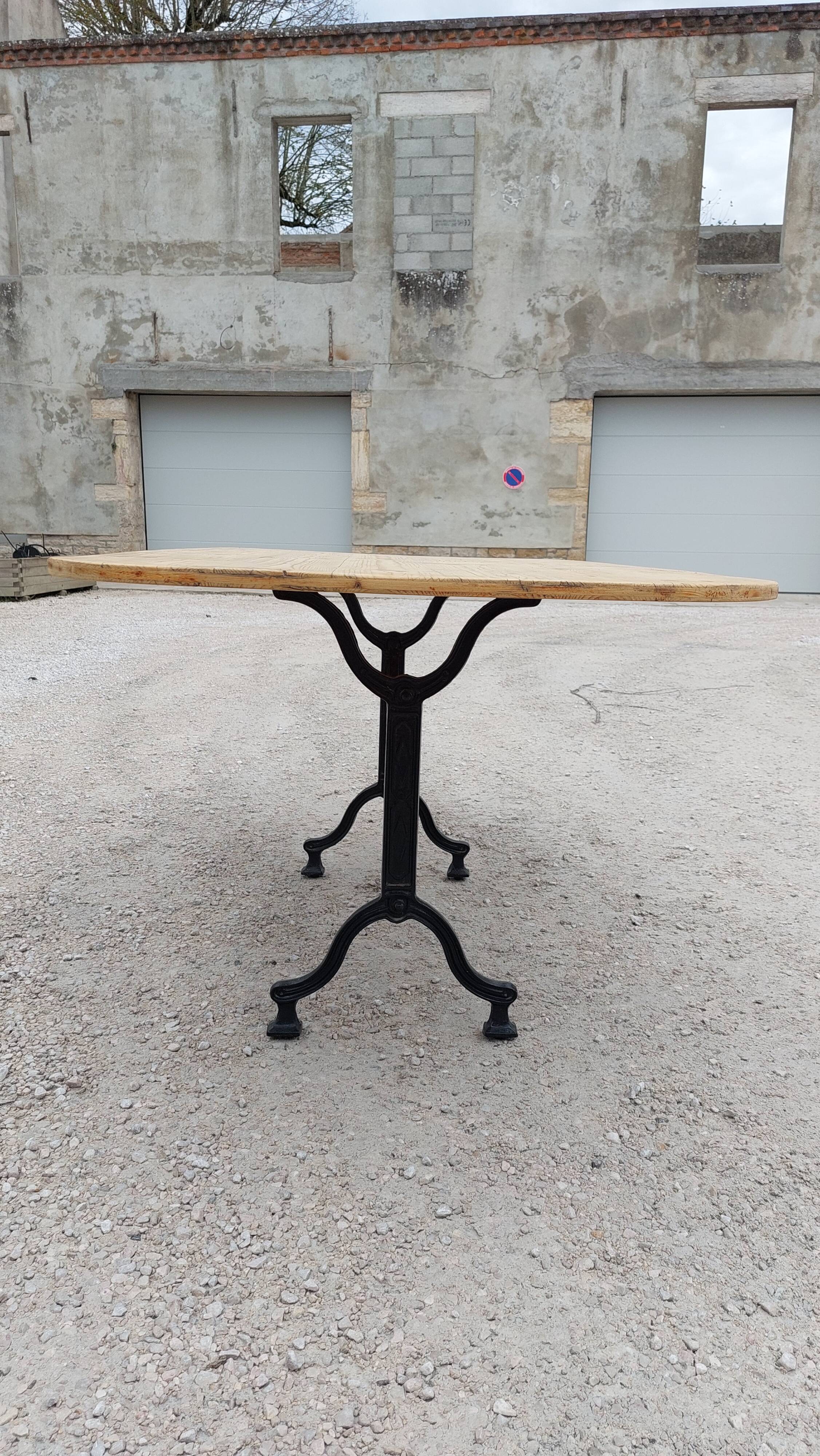 Table de restaurant bistrot en fonte -1m76