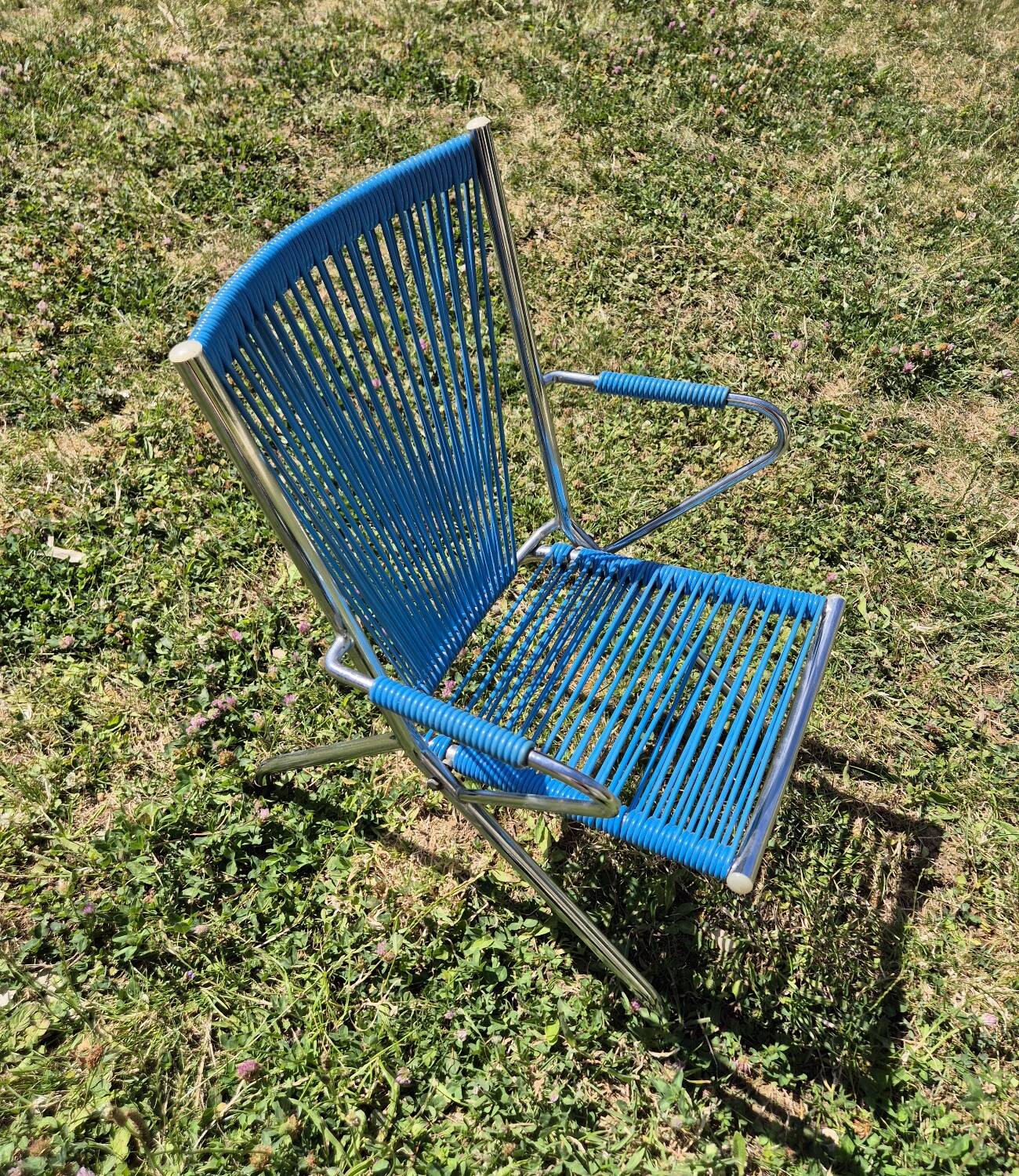 Vintage children's scoubidou chair with chrome metal frame and blue seat