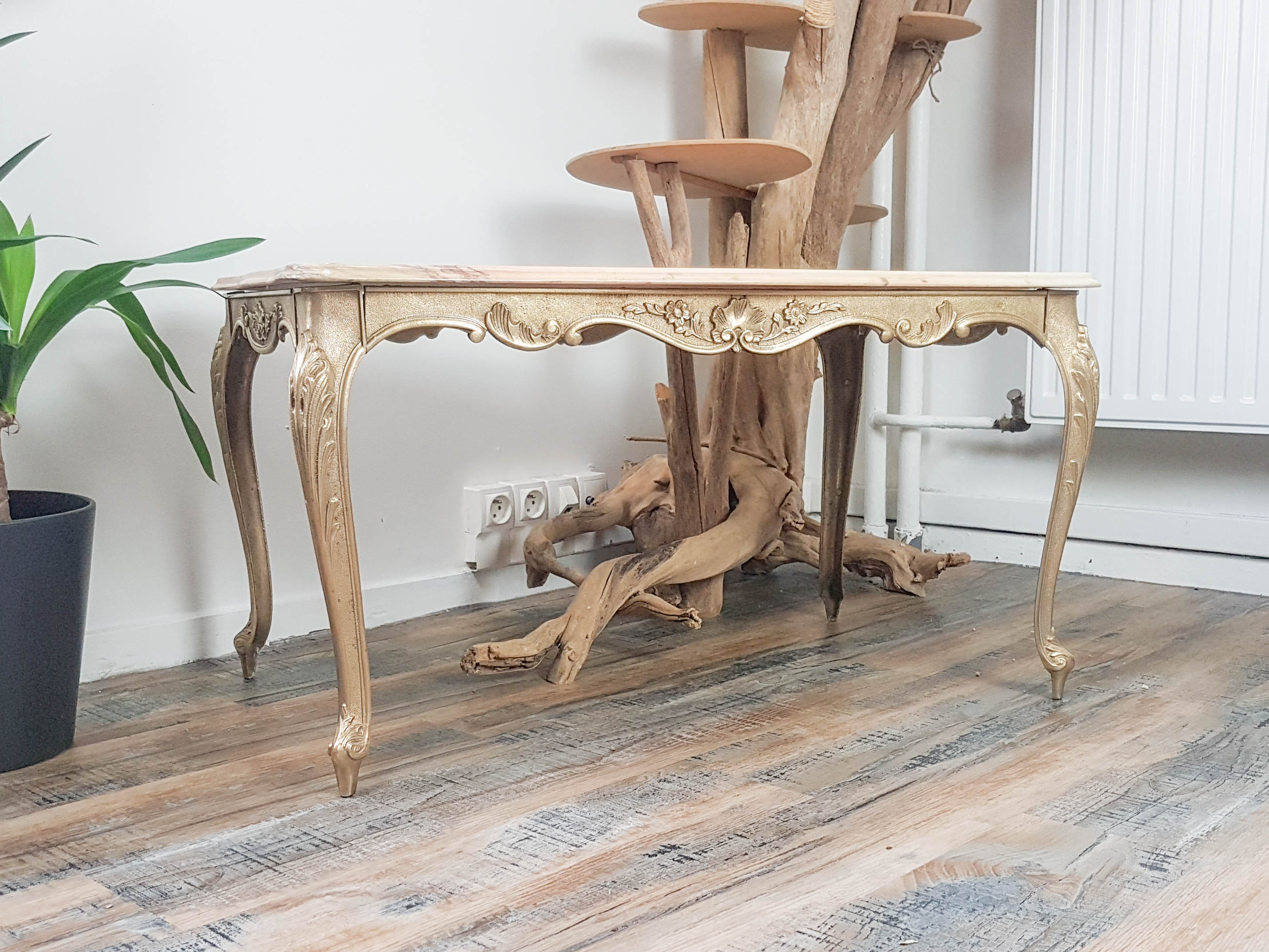 Louis XV coffee table in brass pink marble