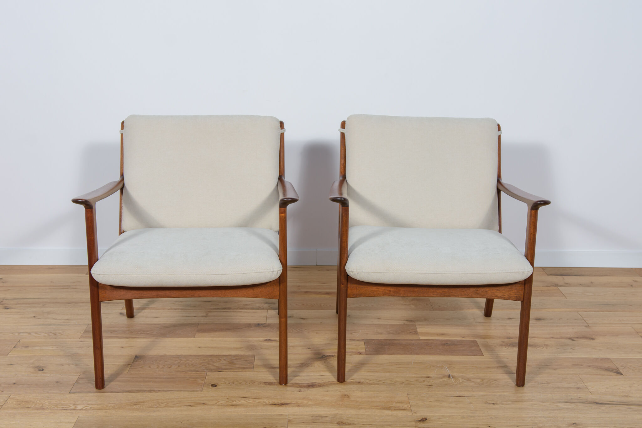 PJ112 Lounge Chairs by Ole Wanscher for Poul Jeppesens, 1960s, Set of 2