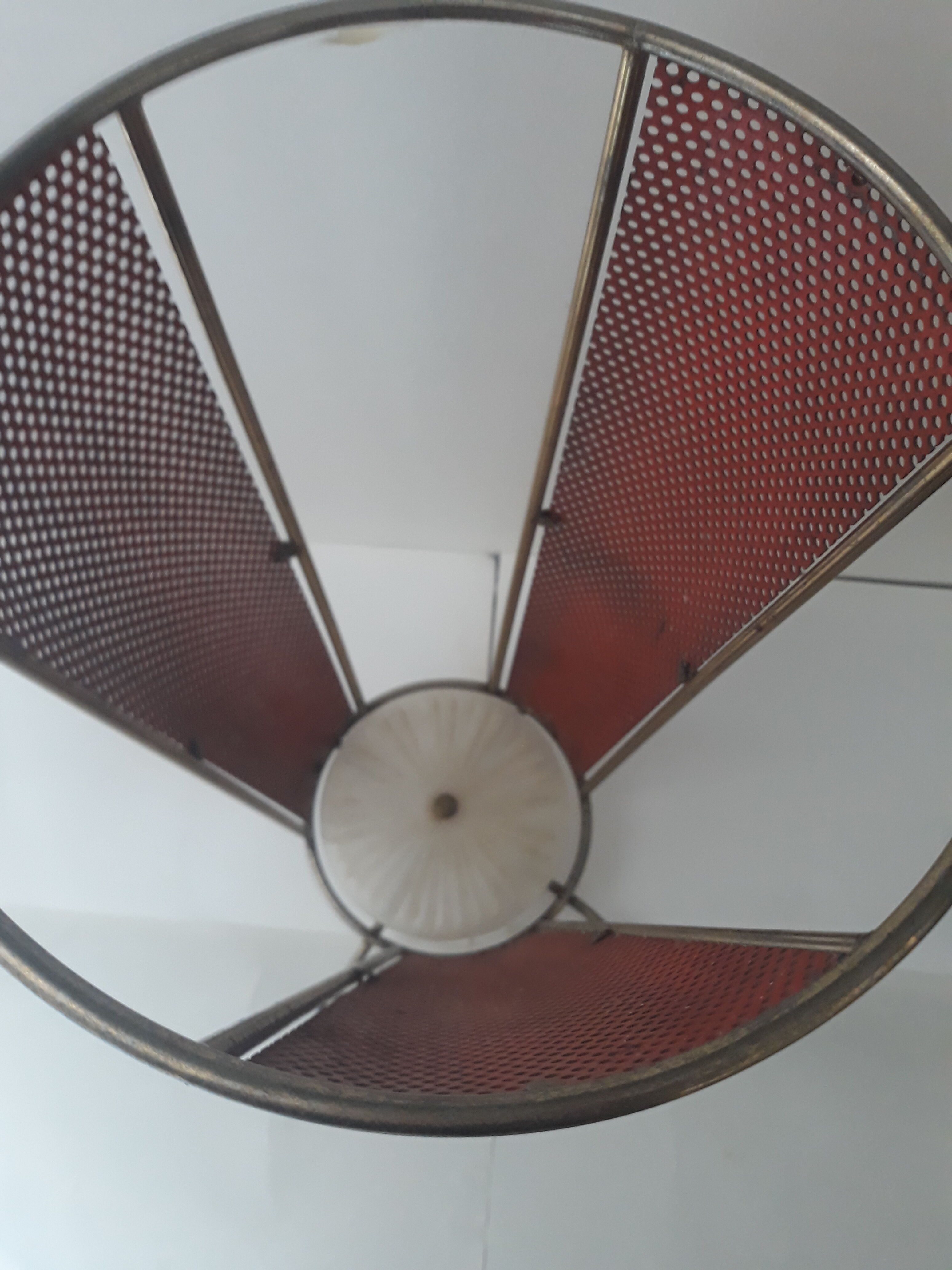 Porte parapluie en métal perforé des années 60