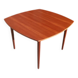 Extendable Scandinavian table