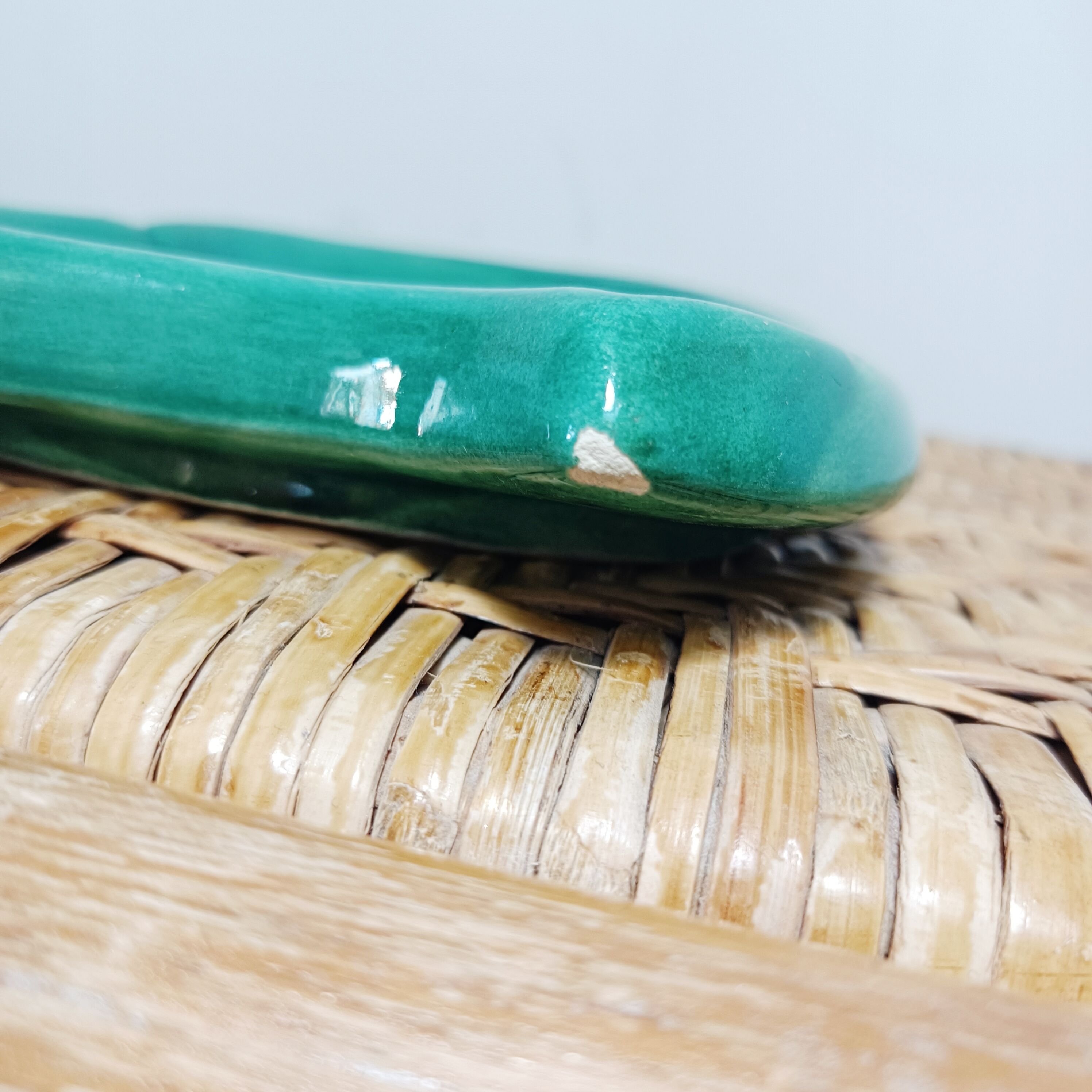 Vallauris green leaf bowl, empty pocket