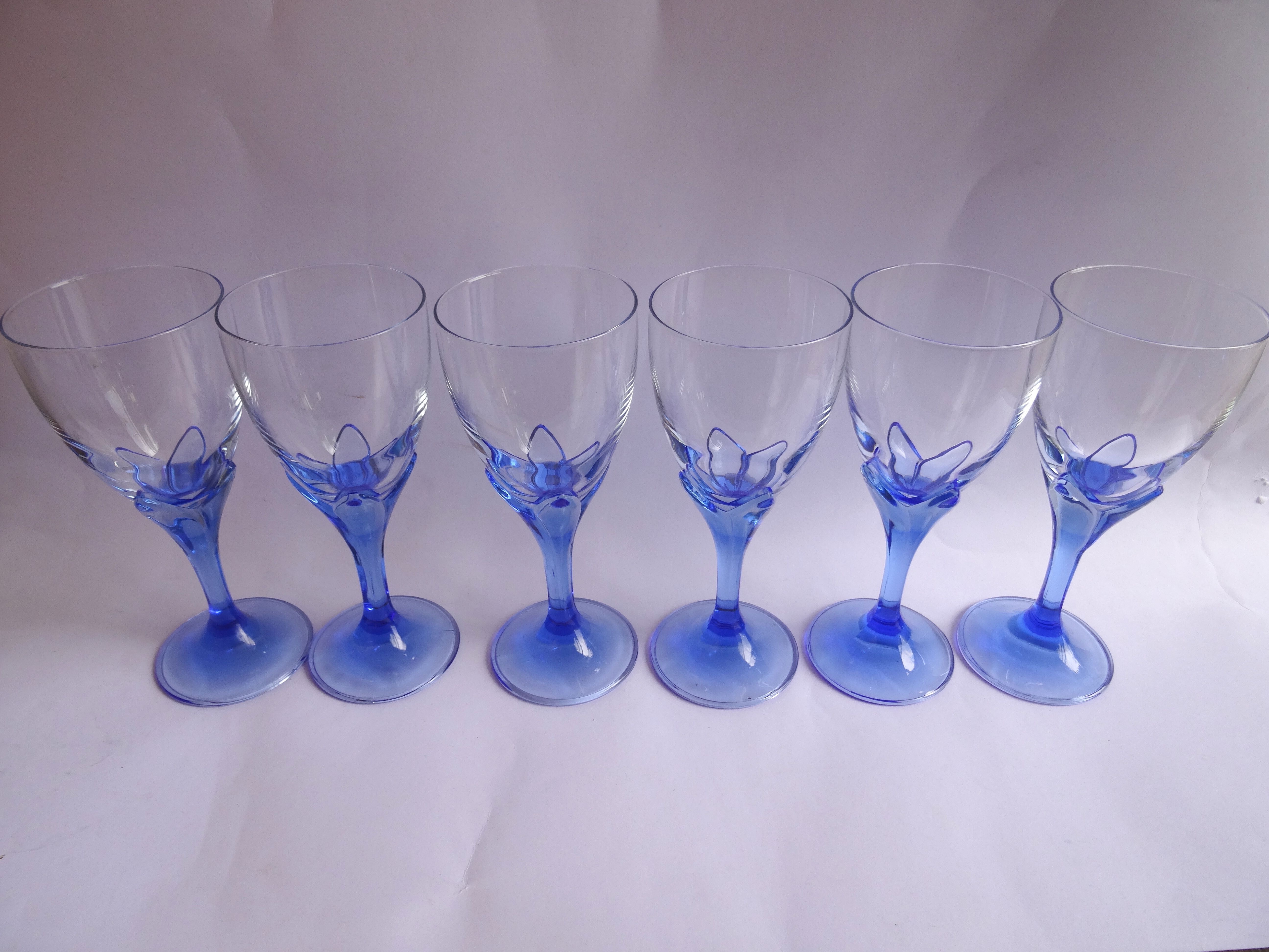Blue tulip water glasses