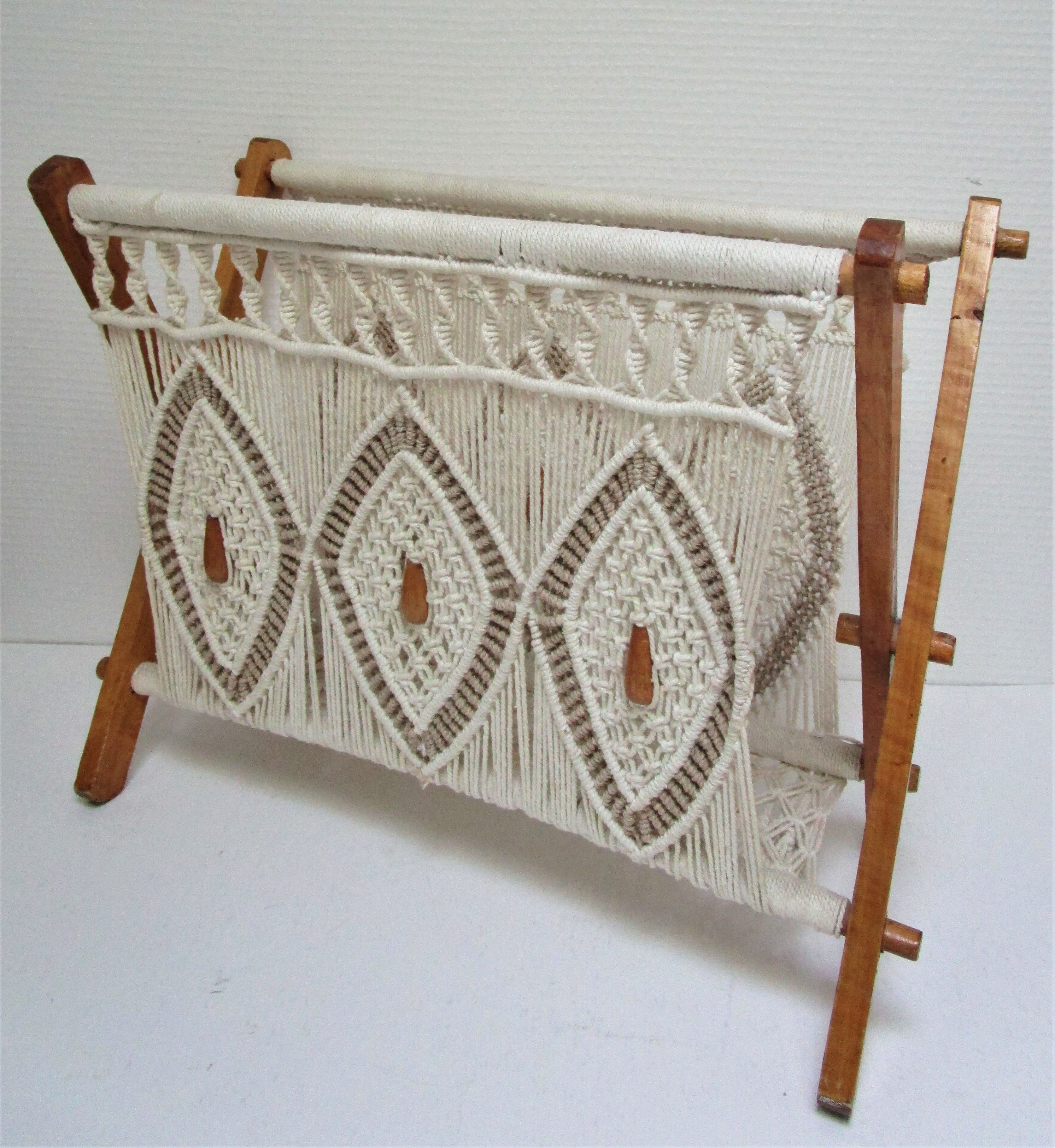 Magazine holder macramé cotton and vintage wood 70s