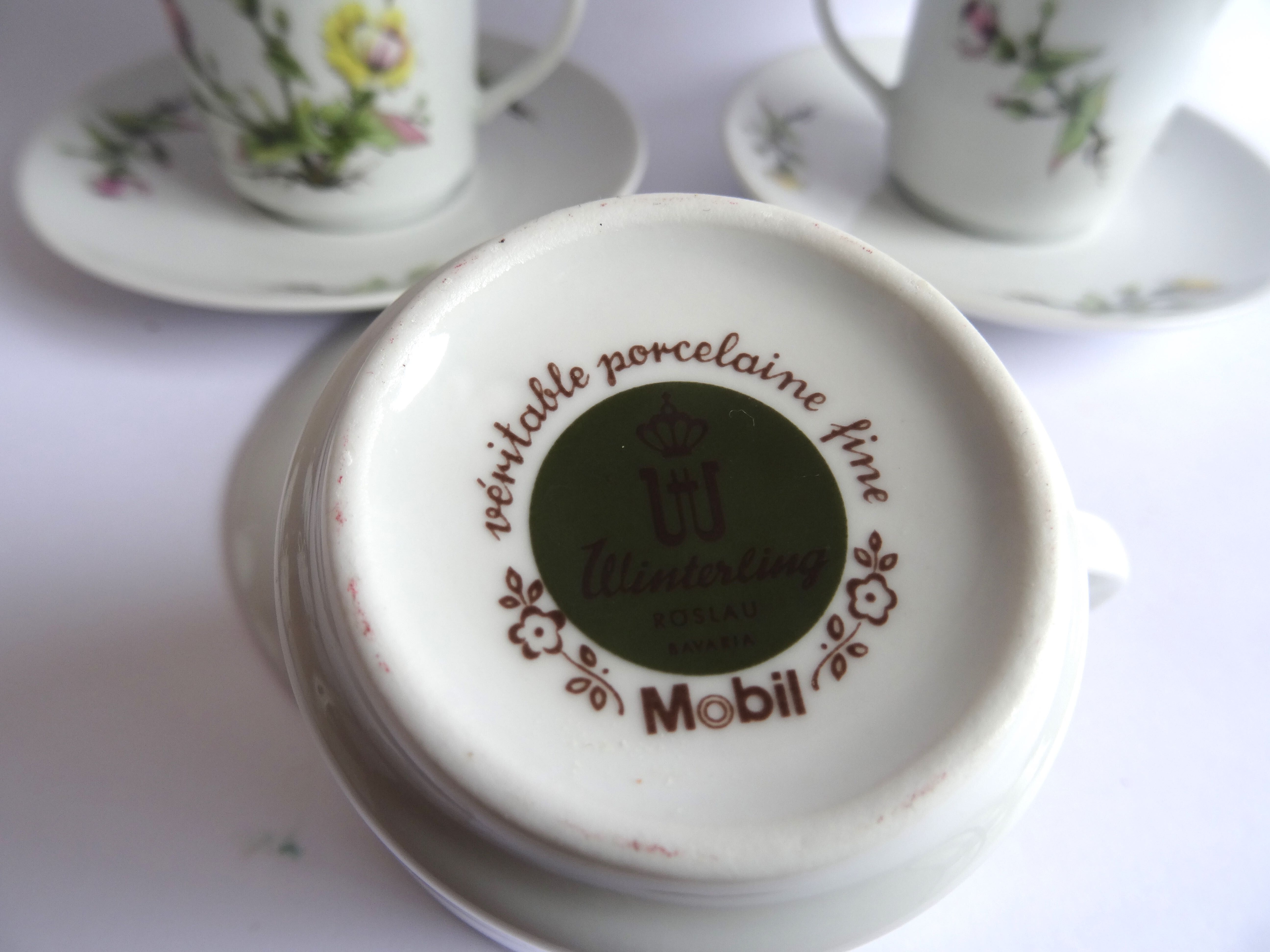 Mobil porcelain coffee cups