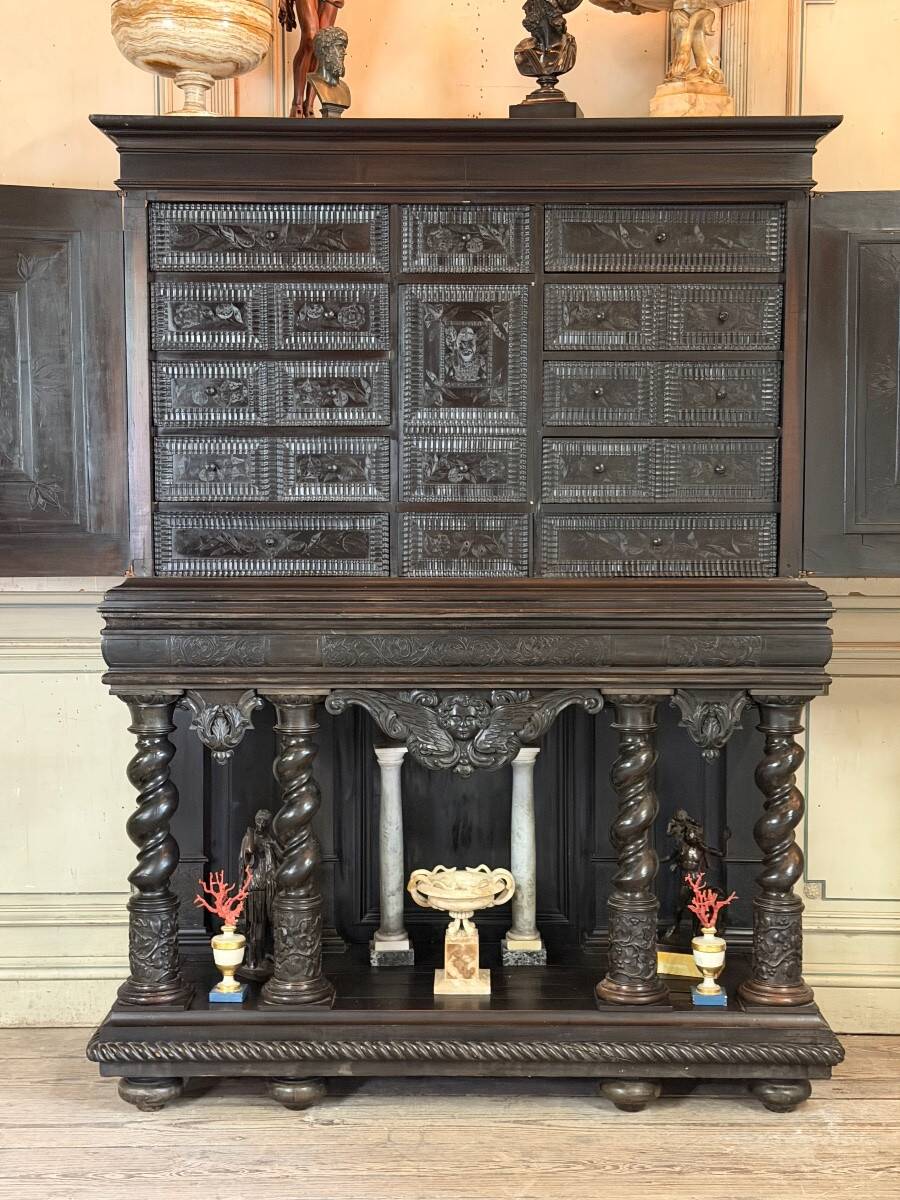 Large Louis XIII cabinet in ebony veneer, 17th century
