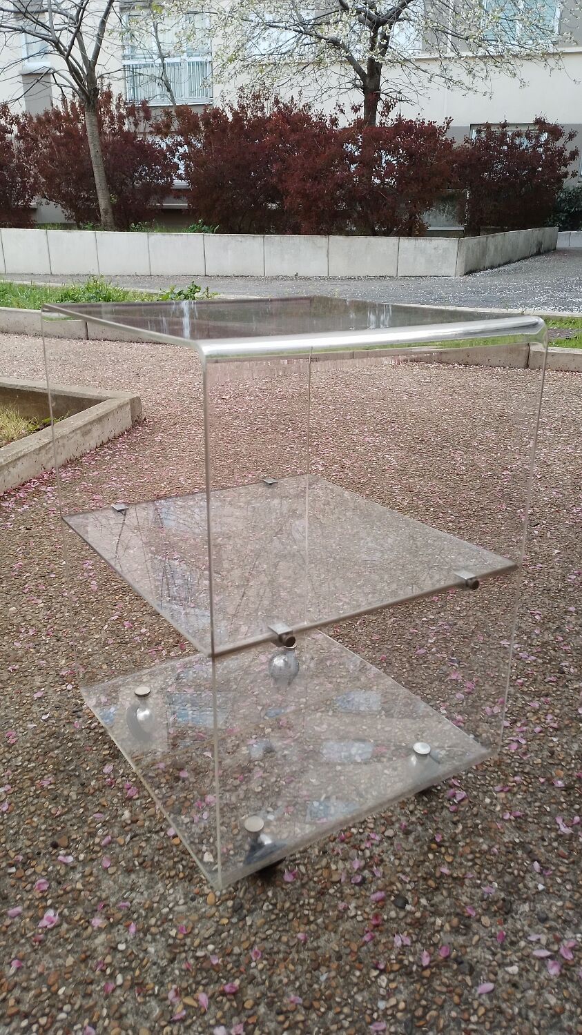 Meuble en plexiglas