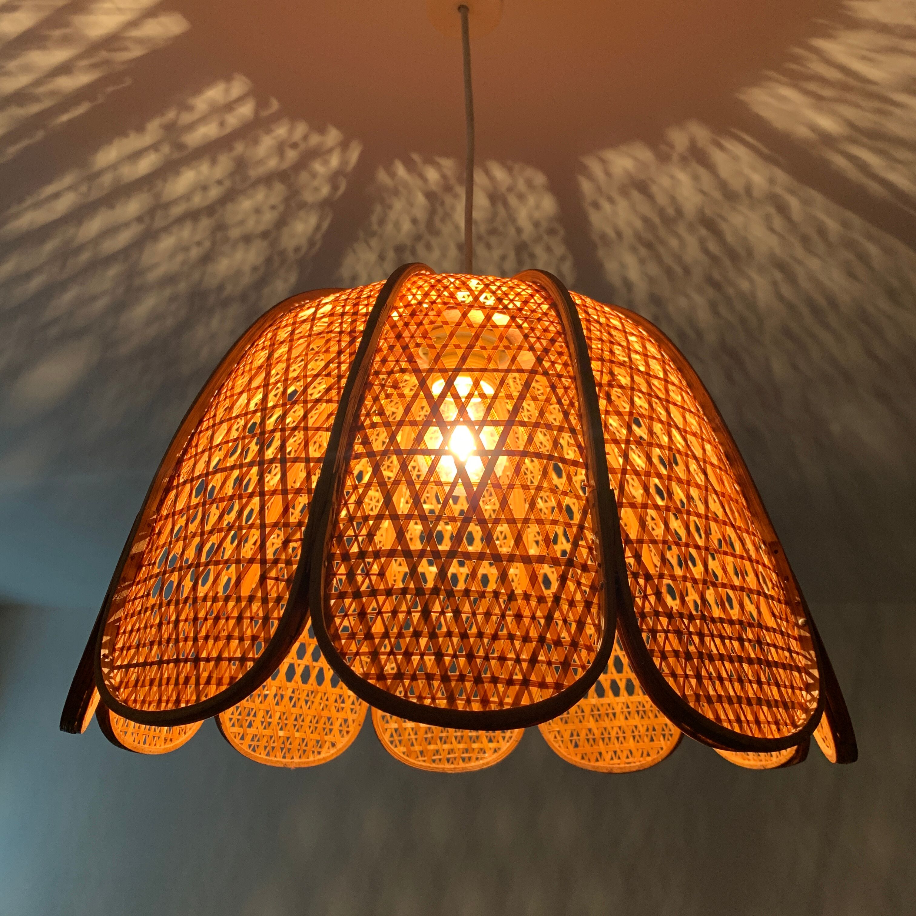 Suspension in vintage cannage