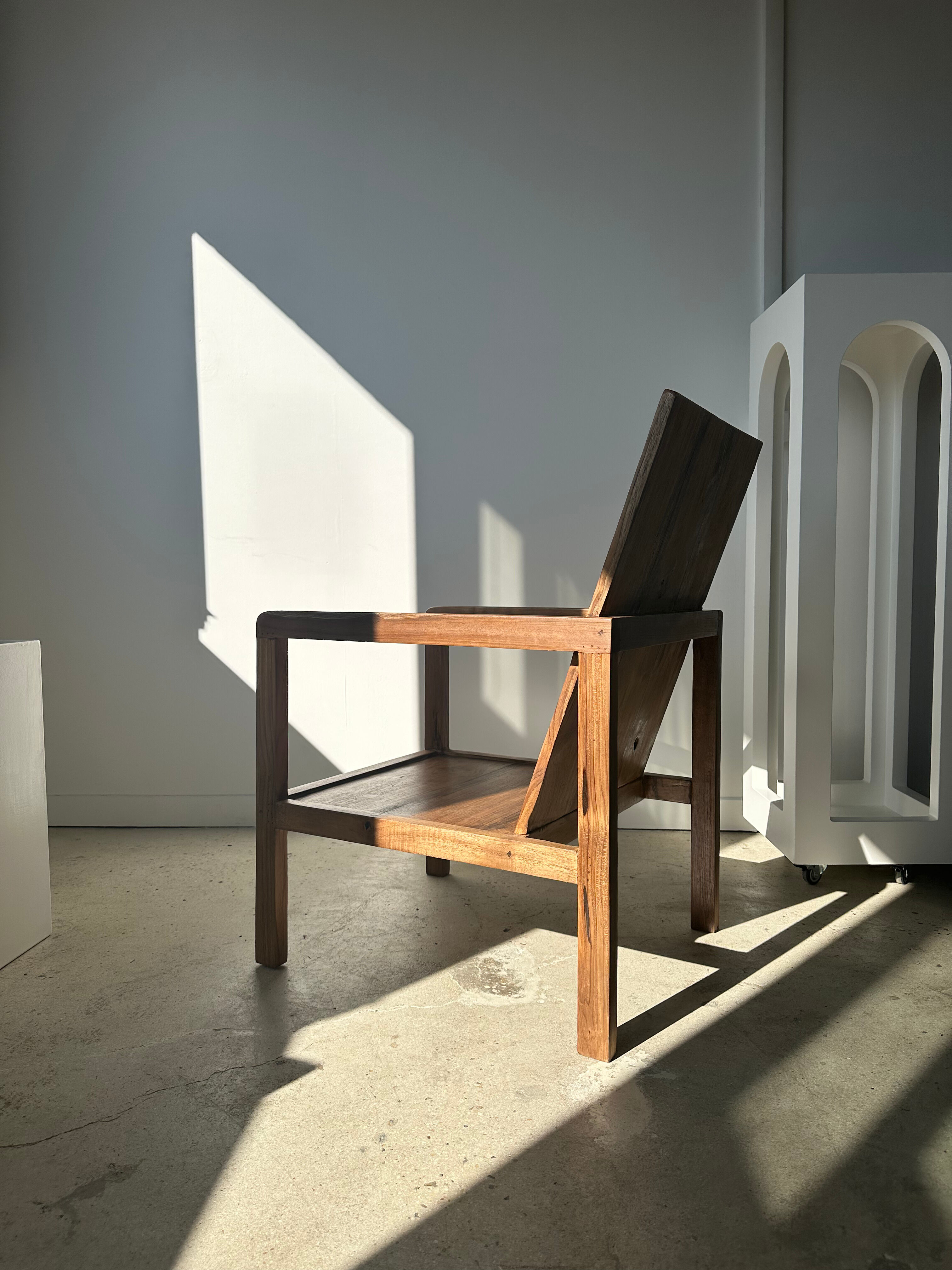 Armchair in natural wood (teak) minimalist design