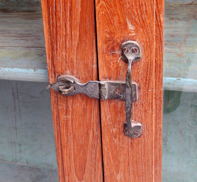 Showcase furniture by metier commercant haute etroite bois teck