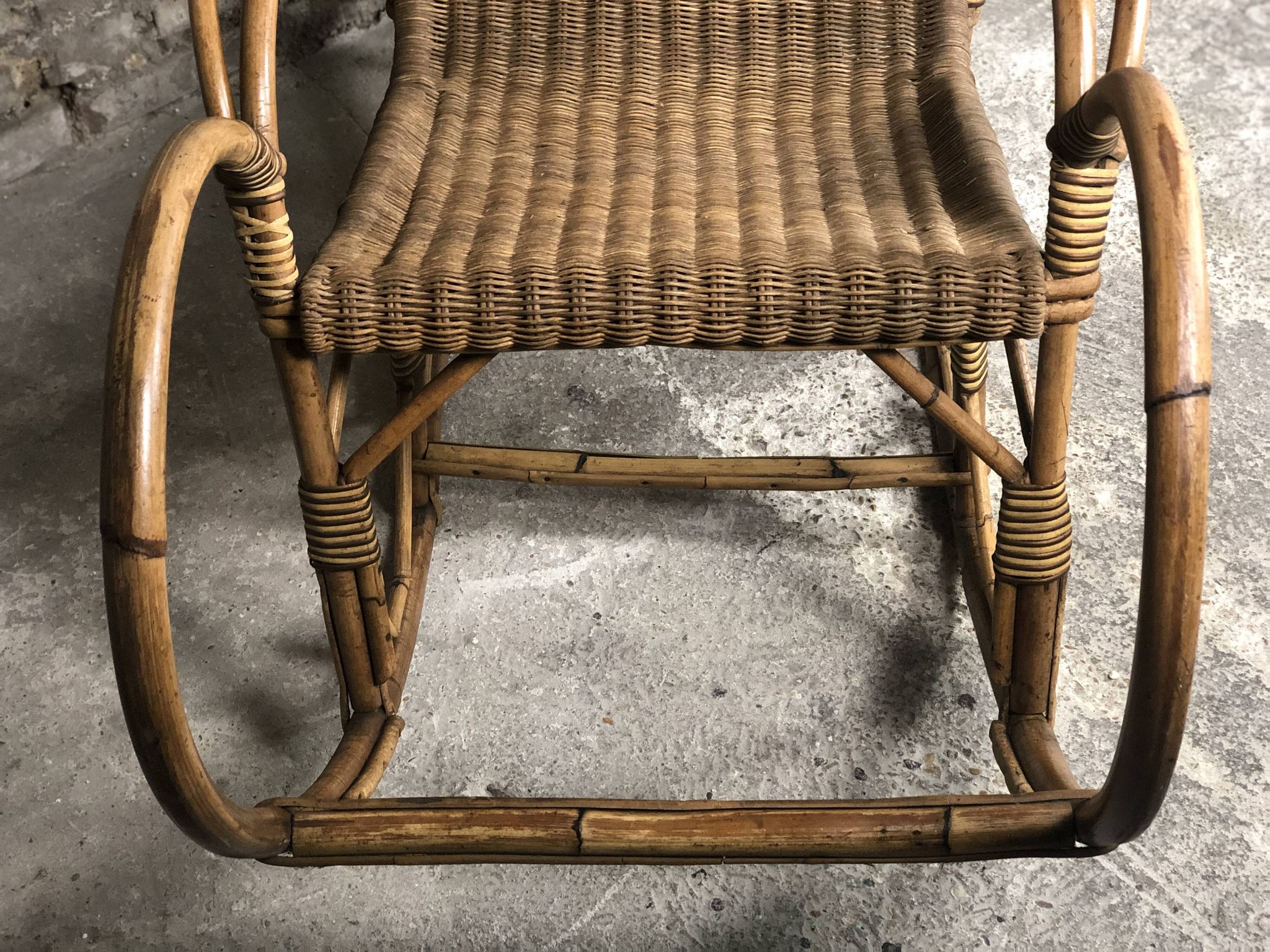 Rocking chair in rattan and wicker very 1900s