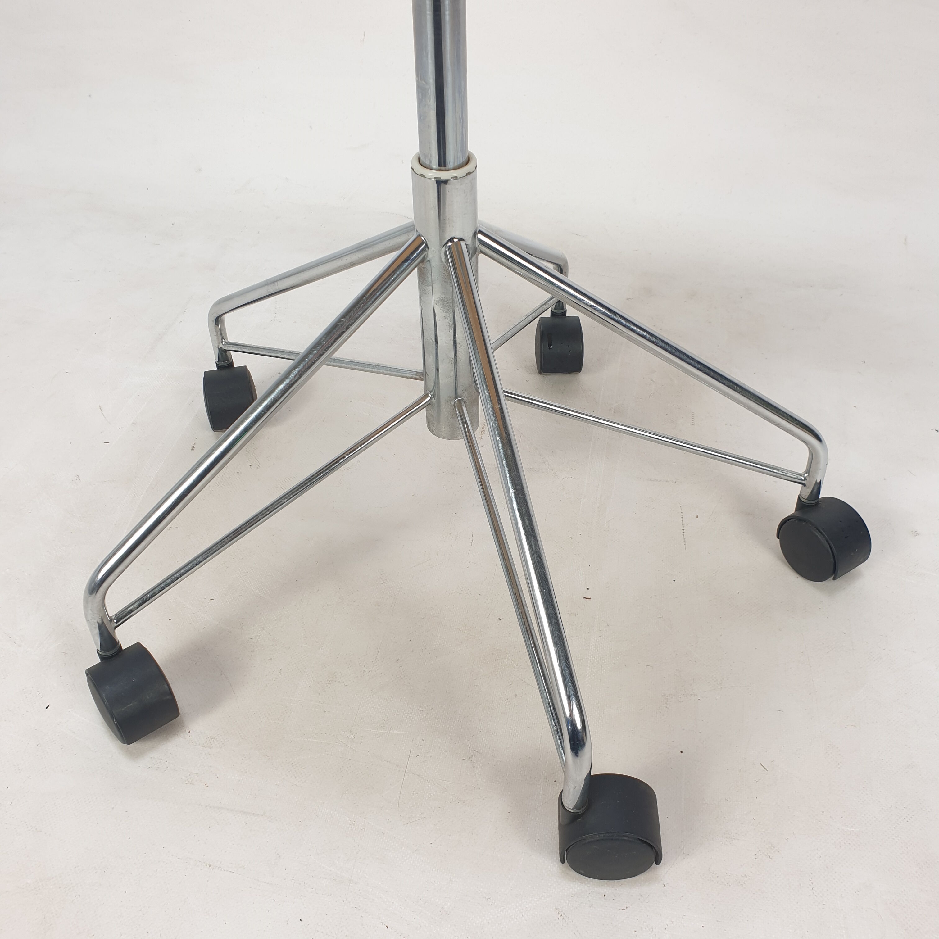 Model 3117 office swivel chair by Arne Jacobsen for Fritz Hansen, 1994