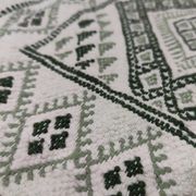 Tapis blanc et vert tissé mains