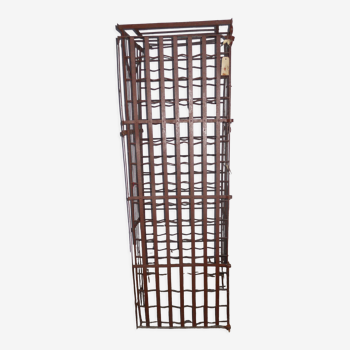 Metal wine cellar model cage