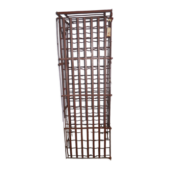 Metal wine cellar model cage