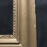 Wooden frame decorated with a frieze.