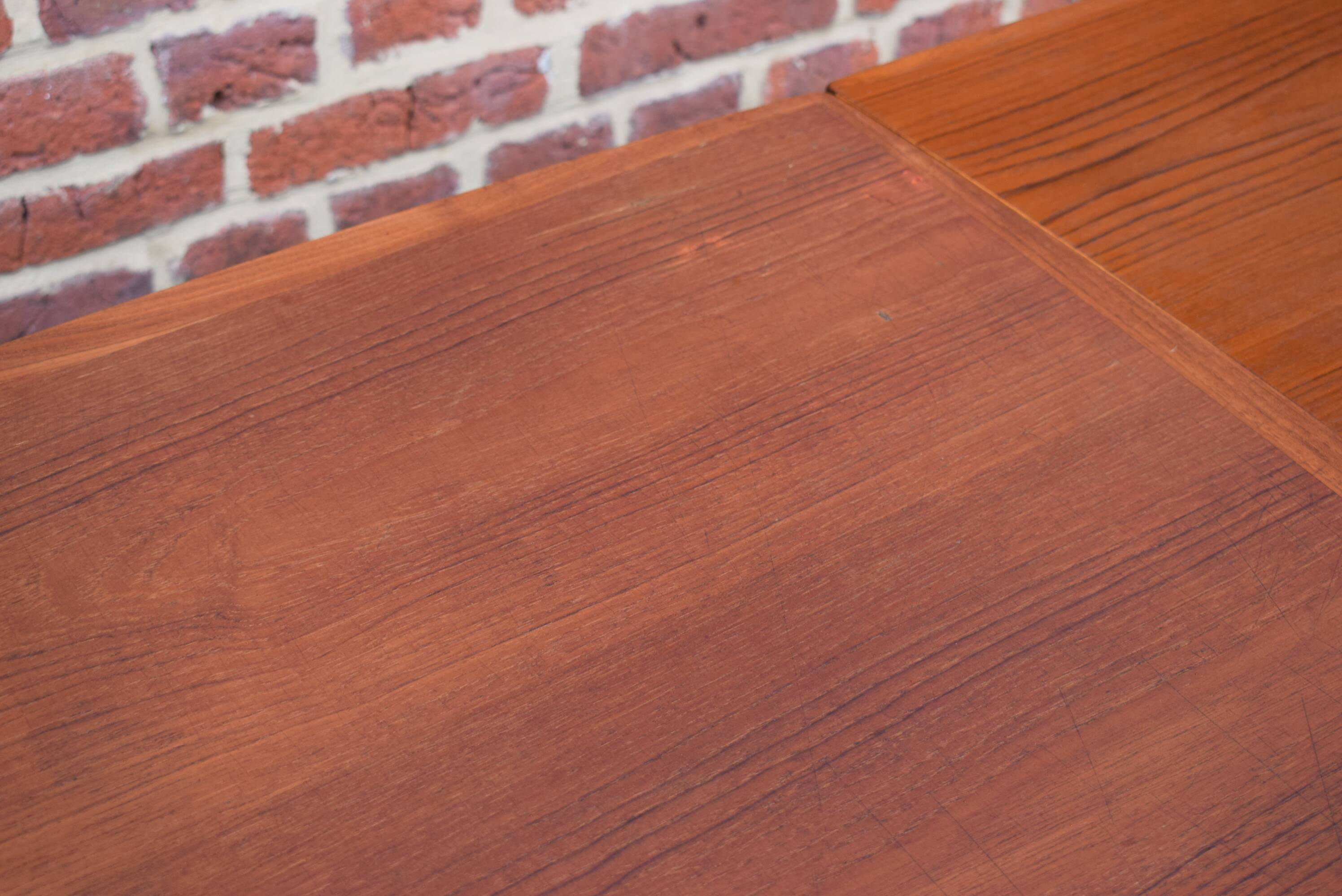 Hundevad chicken table