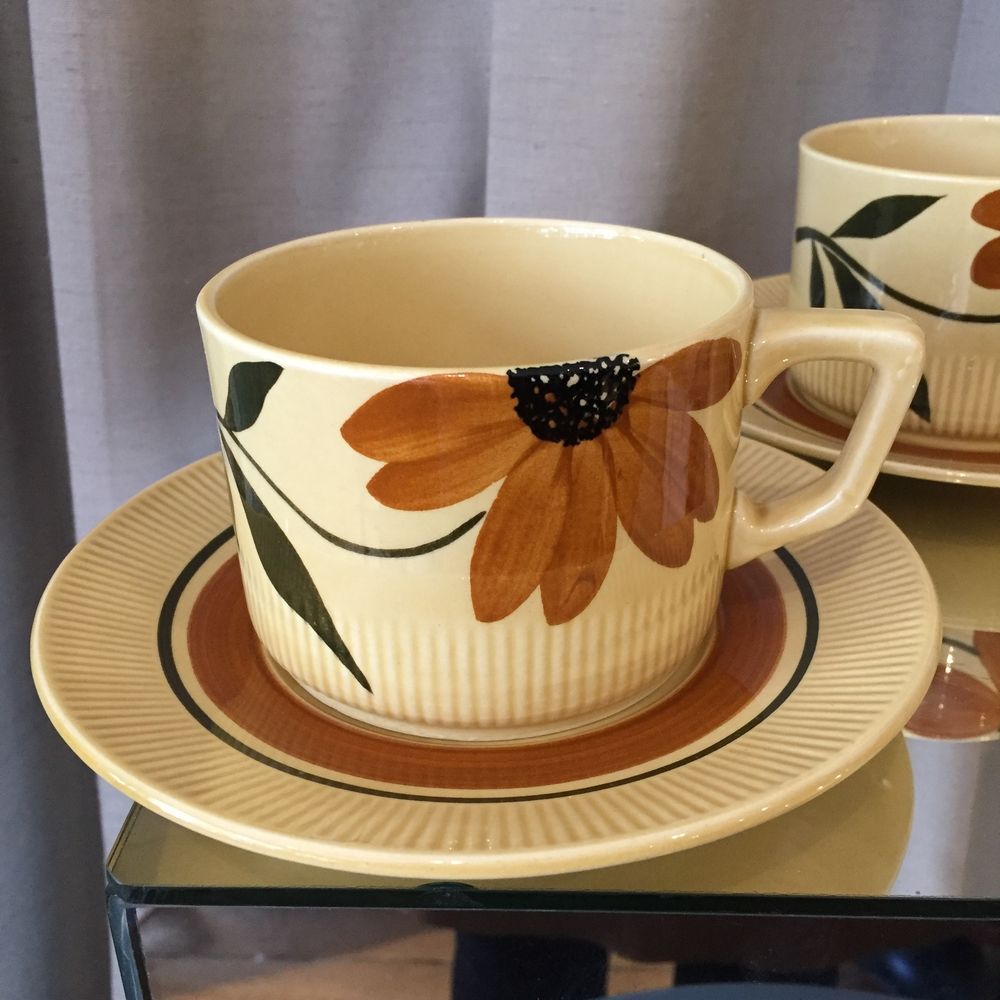 Duo of cups and under cups a chocolat or the vintage gien fleurs