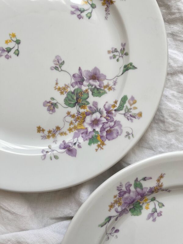 4 assiettes à dessert en porcelaine décor de fleurs Bernardaud Limoges