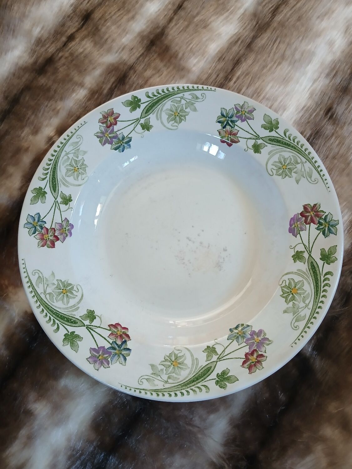 23 assiettes + plat anciens U&C Sarreguemines