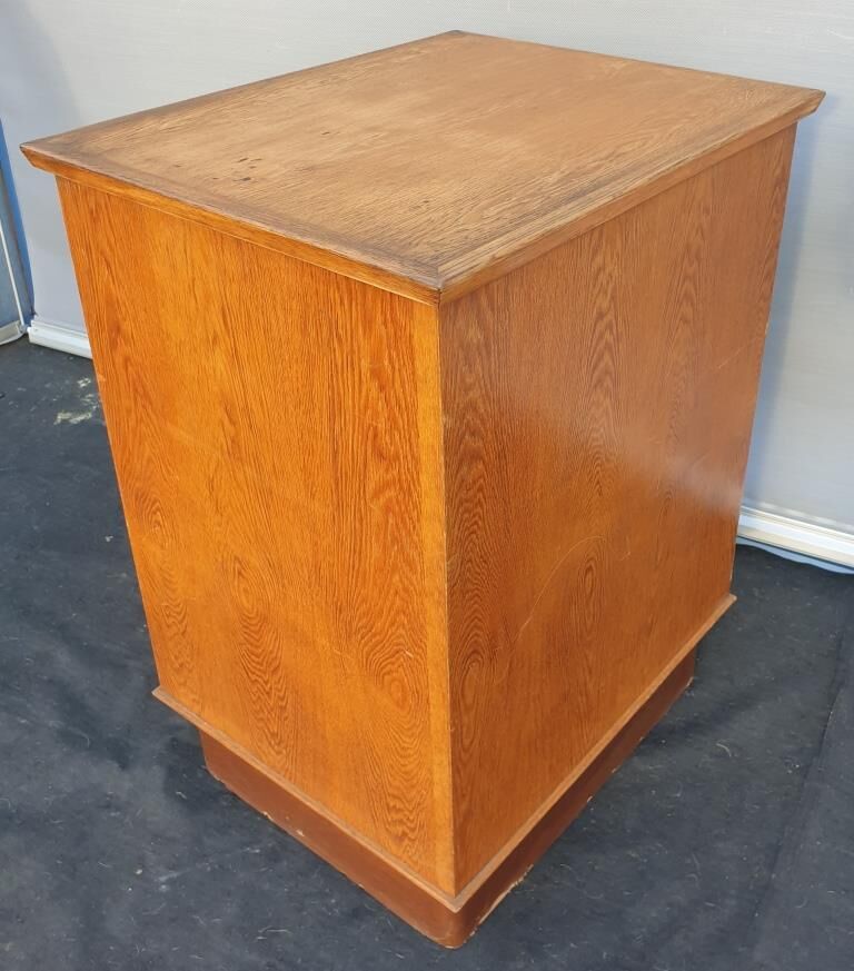 1950's store checkout counter with Bakelite mint
