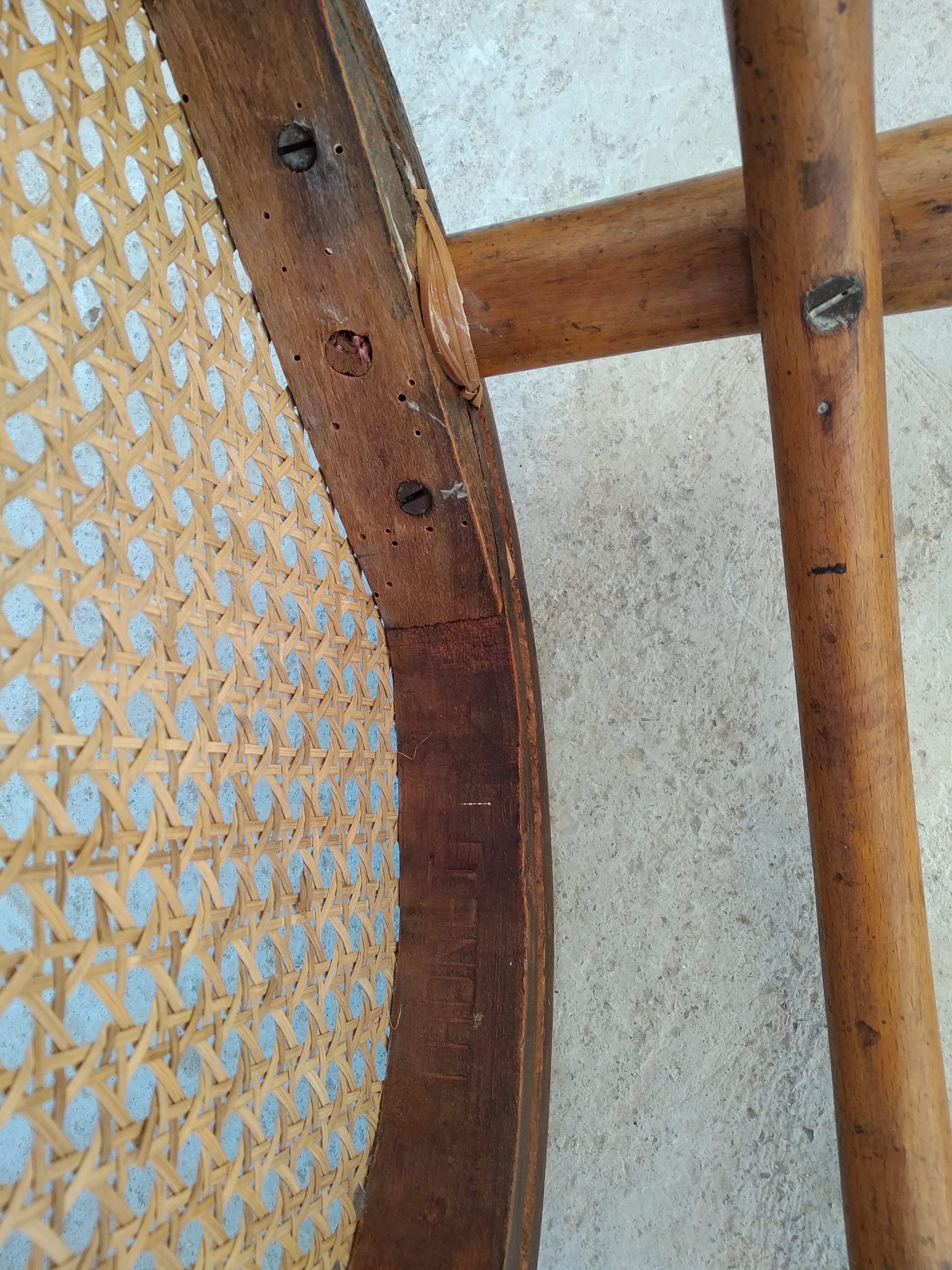 Chaise  bistrot Thonet n°18  fin XIX bois courbé assise cannée