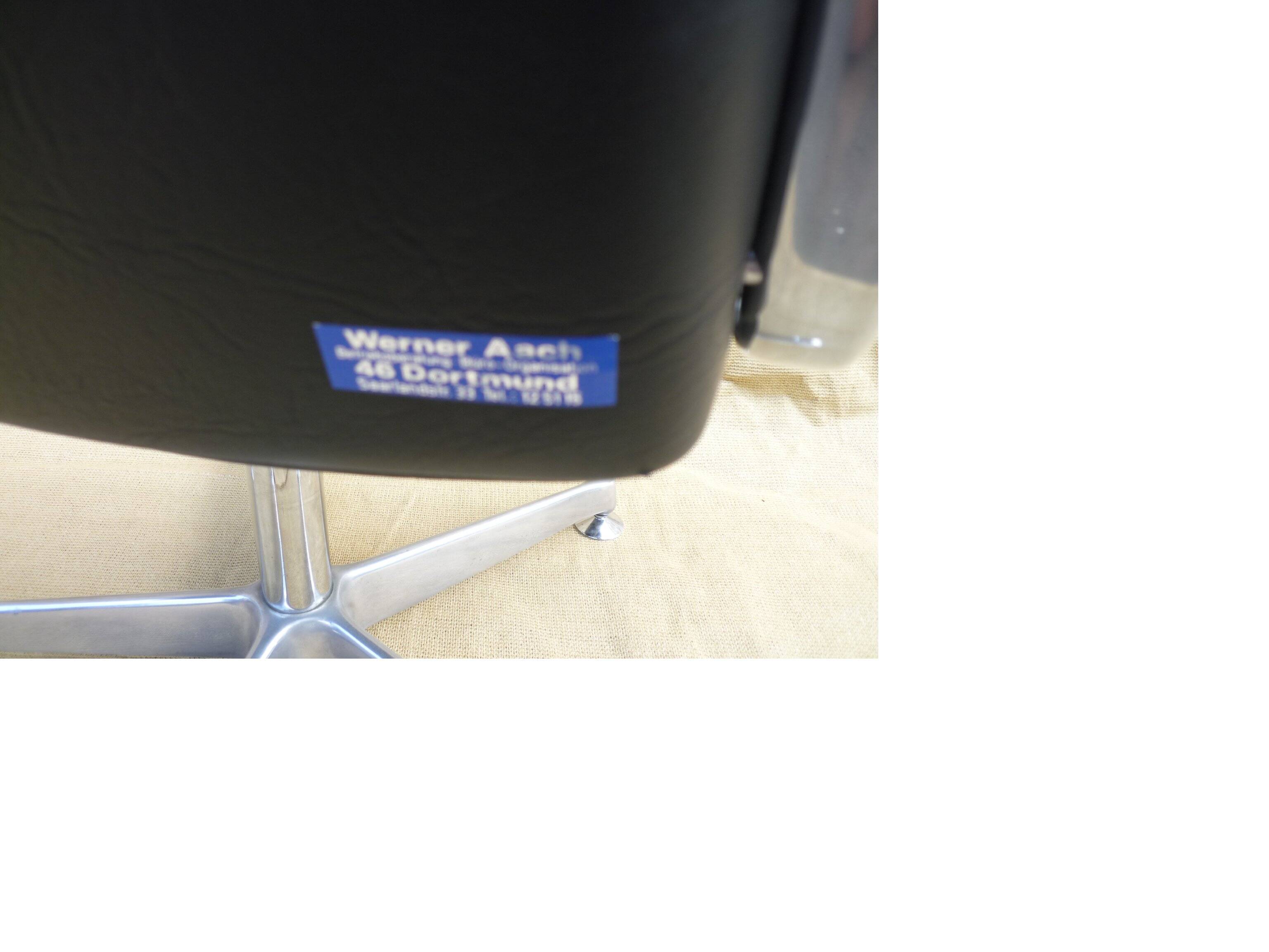 Office chair in wool and leather